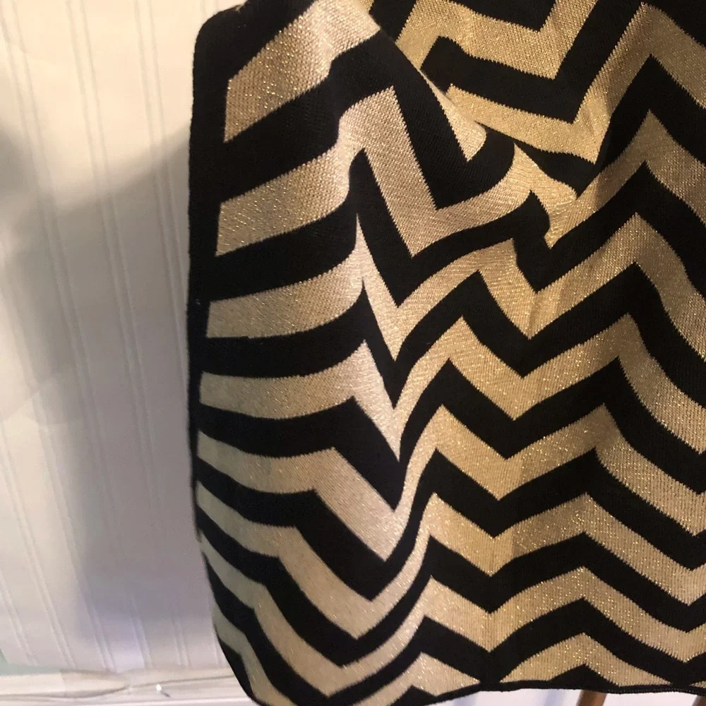 Cruise club NWT black and gold chevron print versatile Cardigan scarf shawl
